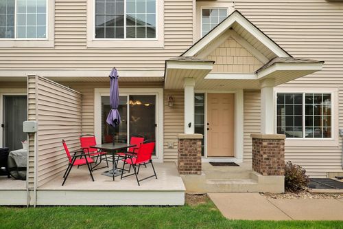 1645 County Road D E, Maplewood, MN, 55109-5302 | Card Image