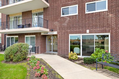 apt-12b-5300 Walnut Ave, Downers Grove, IL, 60515-4155 | Card Image