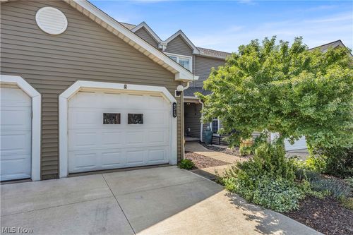 4215 Jennings Ridge Dr, Cleveland, OH, 44109-3781 | Card Image