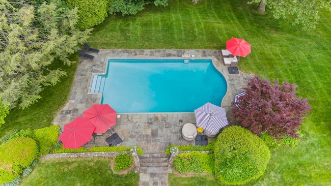 22 Douglas Dr, House other with 4 bedrooms, 3 bathrooms and null parking in Norwalk CT | Image 5