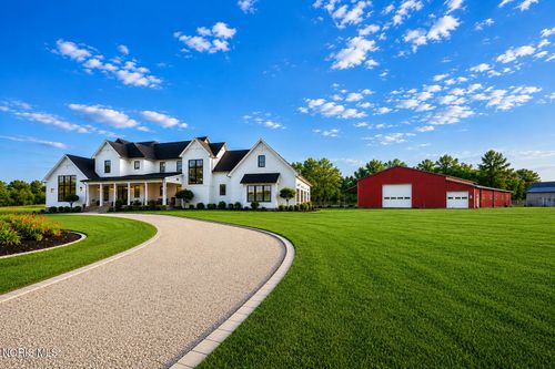 4950 Black Rd, Monclova, OH, 43542-9702 | Card Image