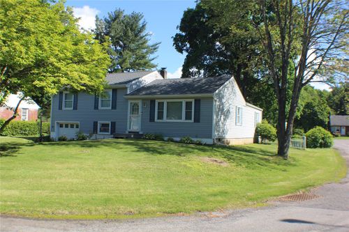 17 Morgan Cir, Hyde Park, NY, 12538-1910 | Card Image