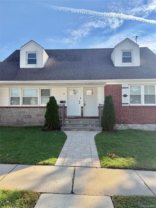 92 Fulton St, Westbury, NY, 11590-4342 | Card Image
