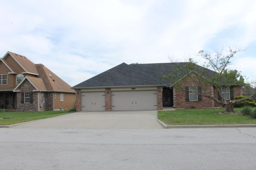 816 E Roubidoux St, Nixa, MO, 65714-8717 | Card Image