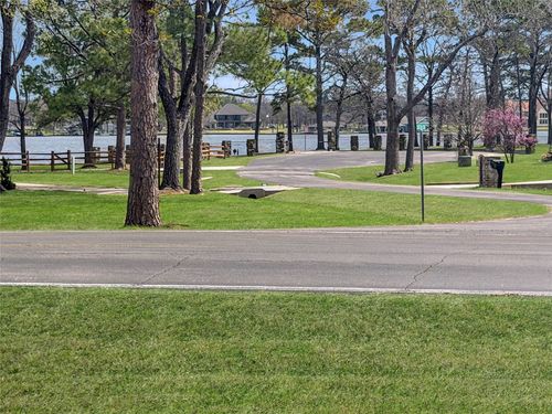 742 Kiowa Dr W, Gainesville, TX, 76240-9264 | Card Image