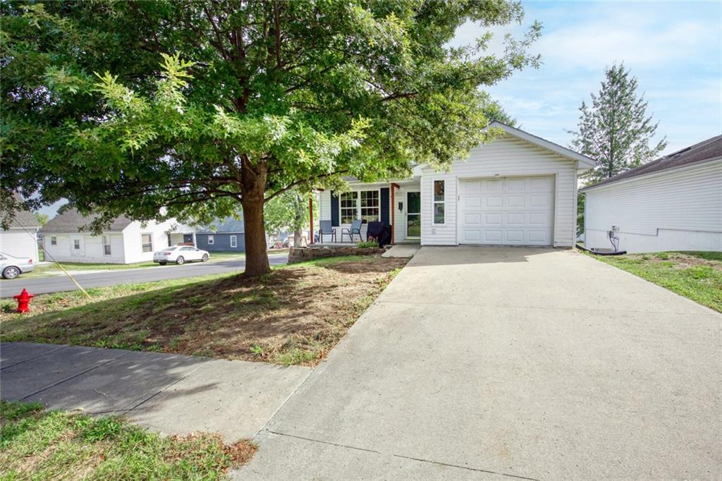 Mitchell St, Oak Grove, MO 64075