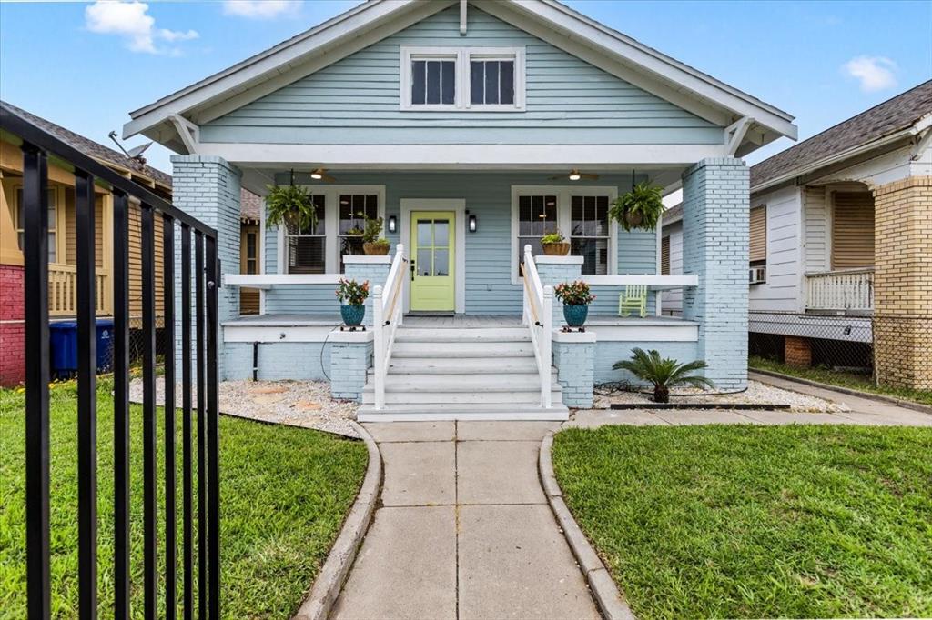 Avenue R , Galveston, TX 77550