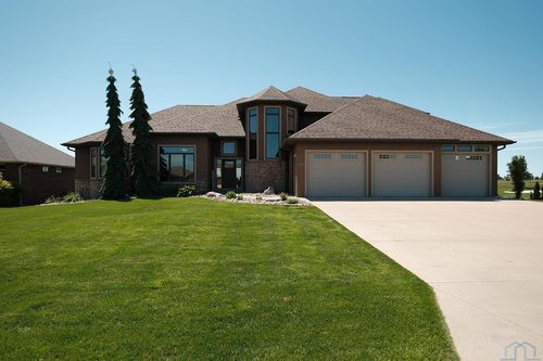 995 Colonial St, Sioux Center, IA, 51250-2953 | Card Image