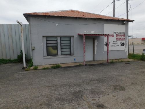 1417 N Neches St, Coleman, TX, 76834-2605 | Card Image