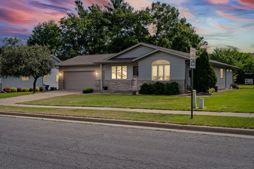 1124 East Ave N, Onalaska, WI, 54650-9081 | Card Image
