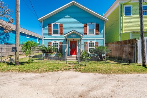 909 32nd St, Galveston, TX, 77550-4211 | Card Image