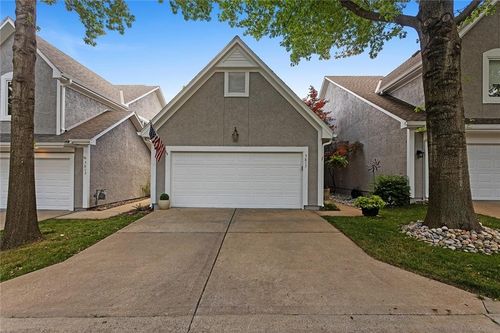 5817 Park Cir, Shawnee, KS, 66216-4906 | Card Image