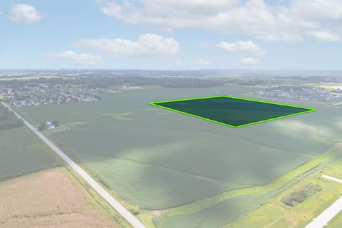 39.69 Acres M/L Center Point Rd, Robins, IA, 52328 | Card Image