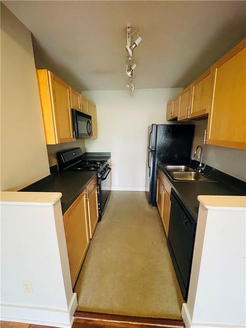 600 E 8th St #6o Street, Kansas City, MO, 64106 | Card Image