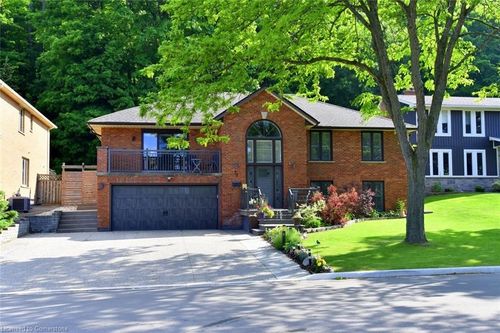 72 Maple Dr, Stoney Creek, ON, L8G3C2 | Card Image