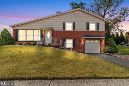 20 Kensington Dr, CAMP HILL, PA, 17011-7910 | Card Image