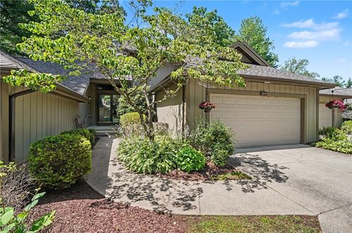 2214 Stone Creek Trl, Cuyahoga Falls, OH, 44223-1267 | Card Image