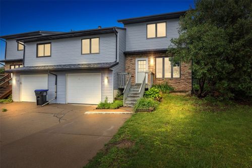 4 S Ridge Ct, Coralville, IA, 52241-1061 | Card Image