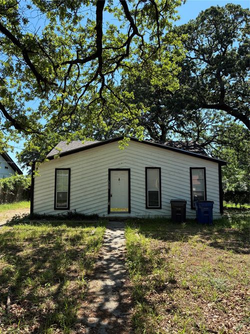 2928 Hiawatha Trl, Lake Worth, TX, 76135-3858 | Card Image