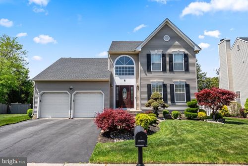 8 Congress Ln, South River, NJ, 08882-2579 | Card Image