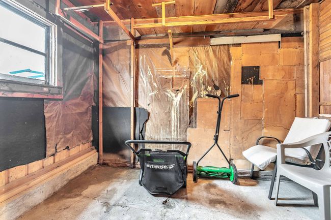 garage interior | Image 29