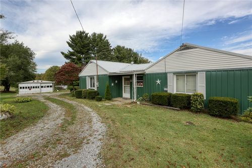 672 Tulip Dr, New Brighton, PA, 15066-3608 | Card Image