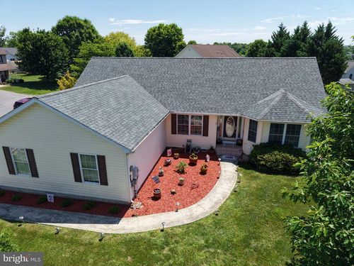 98 Knox Dr, HEDGESVILLE, WV, 25427-4315 | Card Image