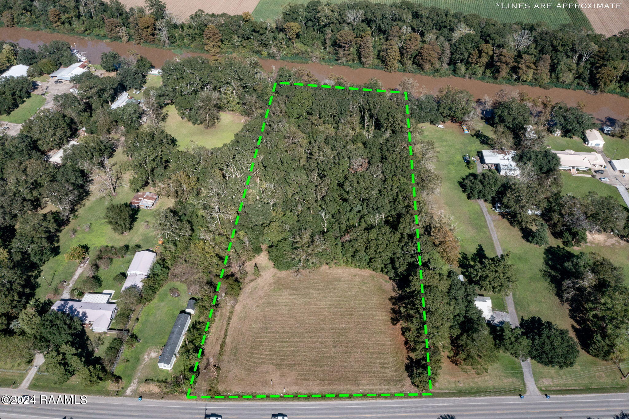 Land in Jeanerette