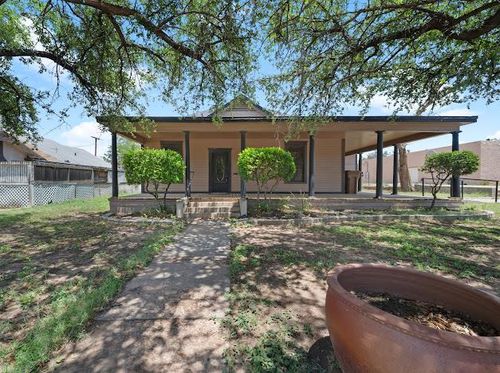 805 Scurry St, Big Spring, TX, 79720-2724 | Card Image