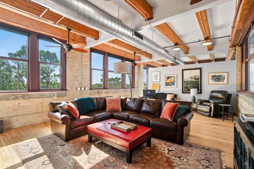 312-215 W Maple Street, Milwaukee, WI, 53204 | Card Image