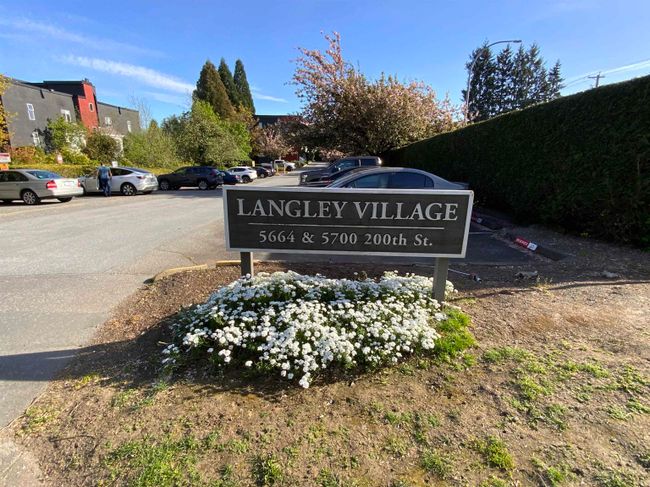 208 - 5700 200 Street, Condo with 1 bedrooms, 1 bathrooms and 1 parking in Langley BC | Image 3
