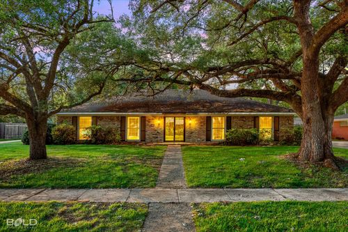 2305 Arlington Pl, Bossier City, LA, 71111-2422 | Card Image