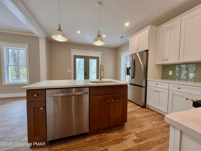 Kitchen w/ Dishwasher | Image 15