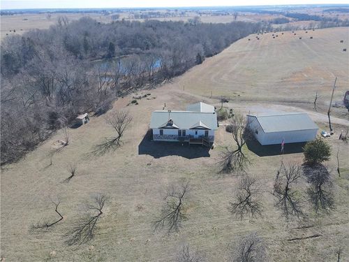 33670 Se Highway 31, Kincaid, KS, 66039-7228 | Card Image