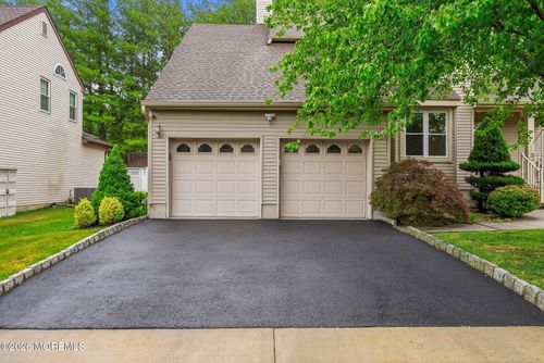29 Enclosure Dr, Morganville, NJ, 07751-1807 | Card Image