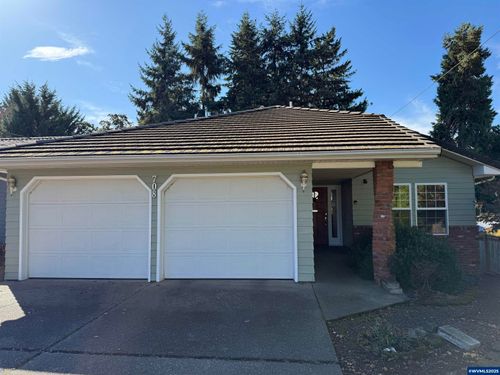 708 Kent St, Silverton, OR, 97381-1834 | Card Image