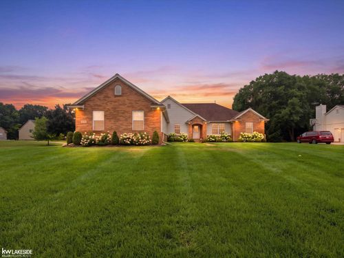 2556 Elkridge Cir, Highland, MI, 48356-2477 | Card Image