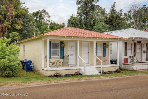 625 N Wall St, Natchez, MS, 39120-2344 | Card Image
