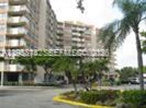 315w-1200 Ne Miami Gardens Dr, Miami, FL, 33179-4711 | Card Image