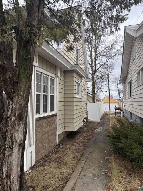 805 Harrison St, Eveleth, MN, 55734-1427 | Card Image