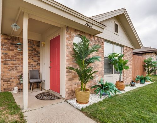 2021 Minnie Dr, Arlington, TX, 76012-3649 | Card Image