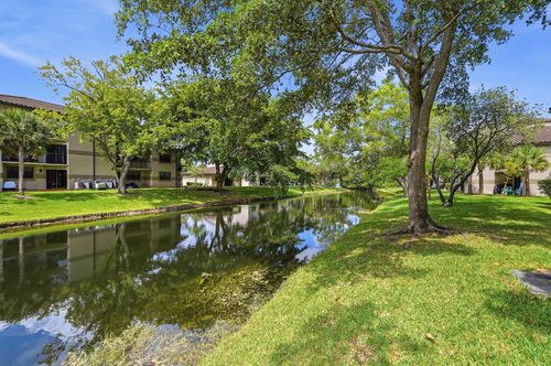 9938-9938 Nob Hill Ln, Sunrise, FL, 33351-4667 | Card Image