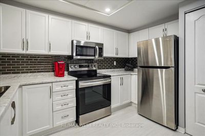 210 - 712 Rossland Rd E, Condo with 2 bedrooms, 2 bathrooms and 1 parking in Whitby ON | Image 3