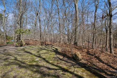 6 Columbine Ave S, Hampton Bays, NY, 11946-1947 | Card Image