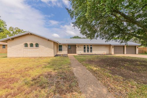 706 Fillmore St, McGregor, TX, 76657-1945 | Card Image
