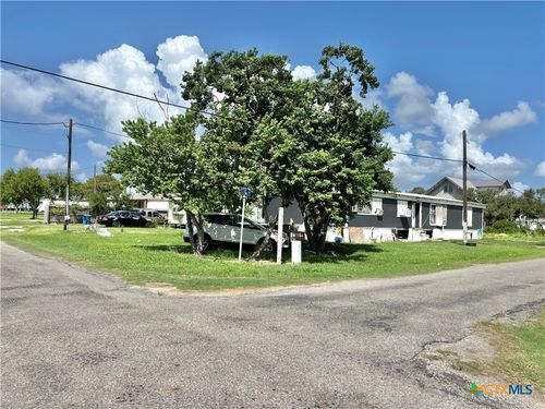 304 W Madison Ave, Port O Connor, TX, 77982-2150 | Card Image