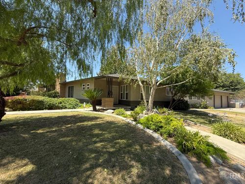 1636 Country Club Dr, Bakersfield, CA, 93306-4209 | Card Image