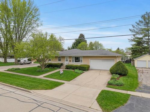 215 N State St, Genoa, IL, 60135-1067 | Card Image