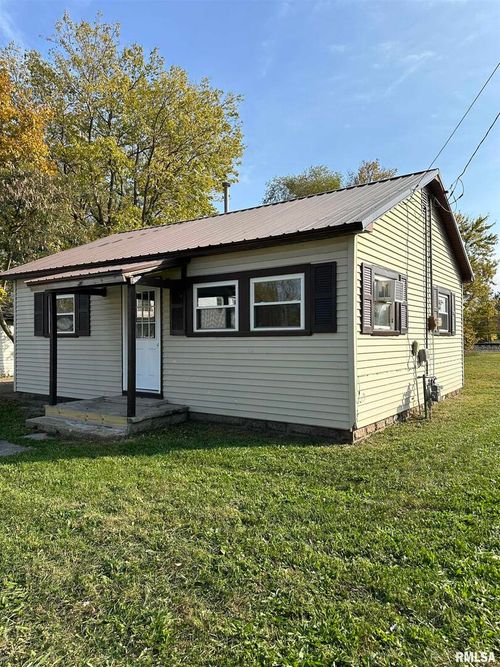 202 E Commercial Ave, Sandoval, IL, 62882-1112 | Card Image