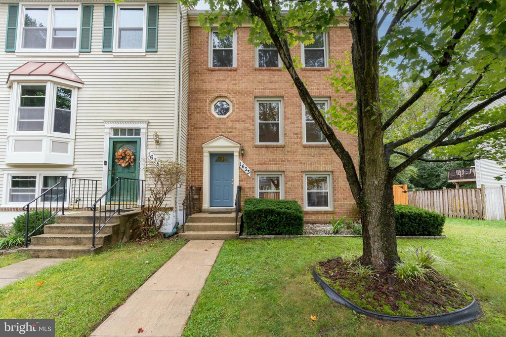 Howard Chapel Ct, Crofton, MD 21114